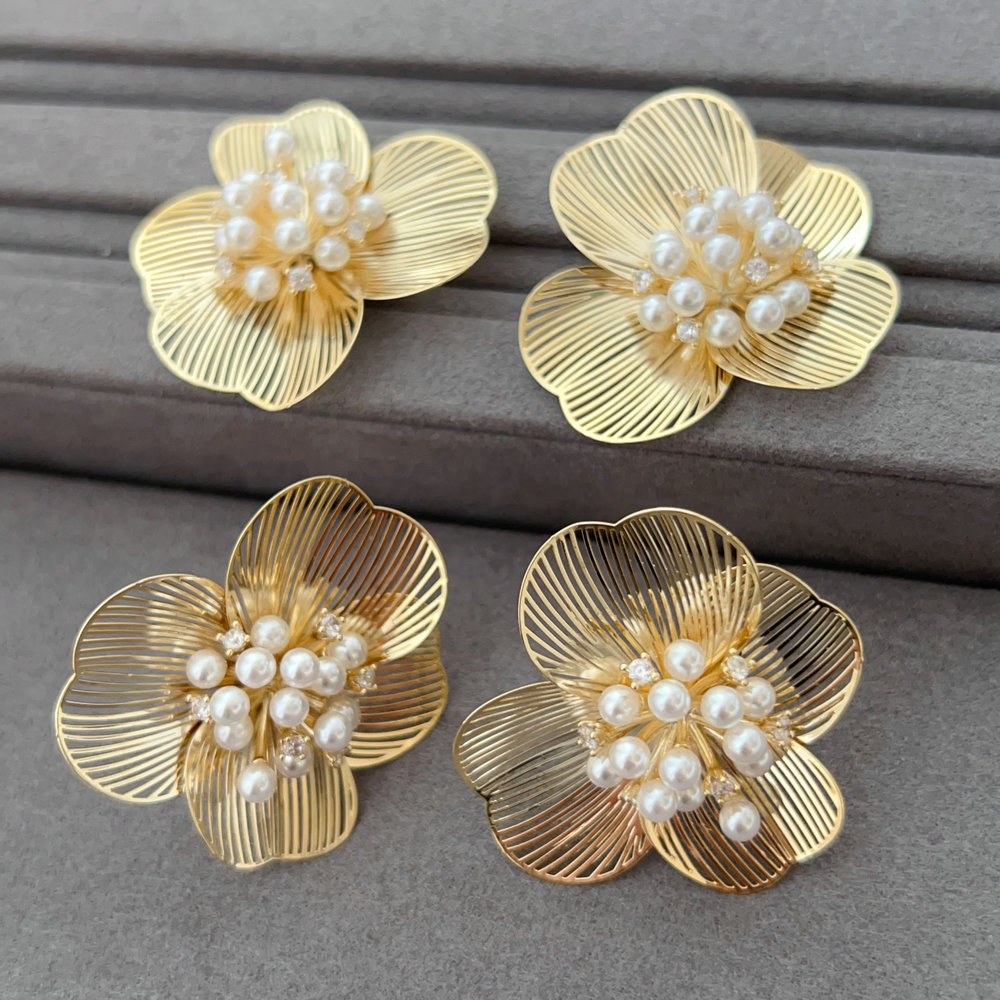 Pearl flower earrings
