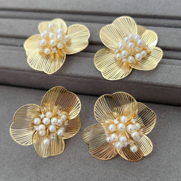 Pearl flower earrings