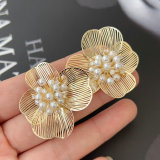 Pearl flower earrings