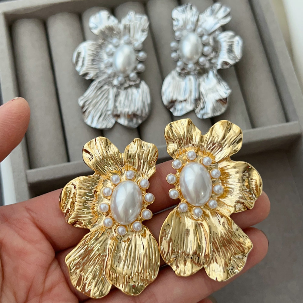 Metal chunky flower earrings