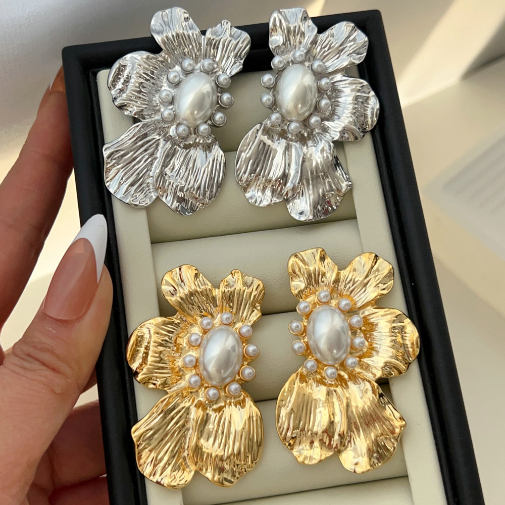 Metal chunky flower earrings