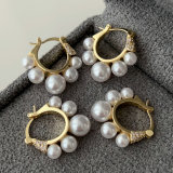 Simple pearl earrings
