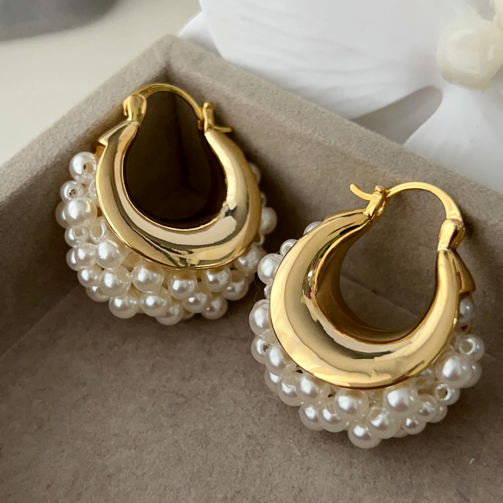 Pearl moon hoop