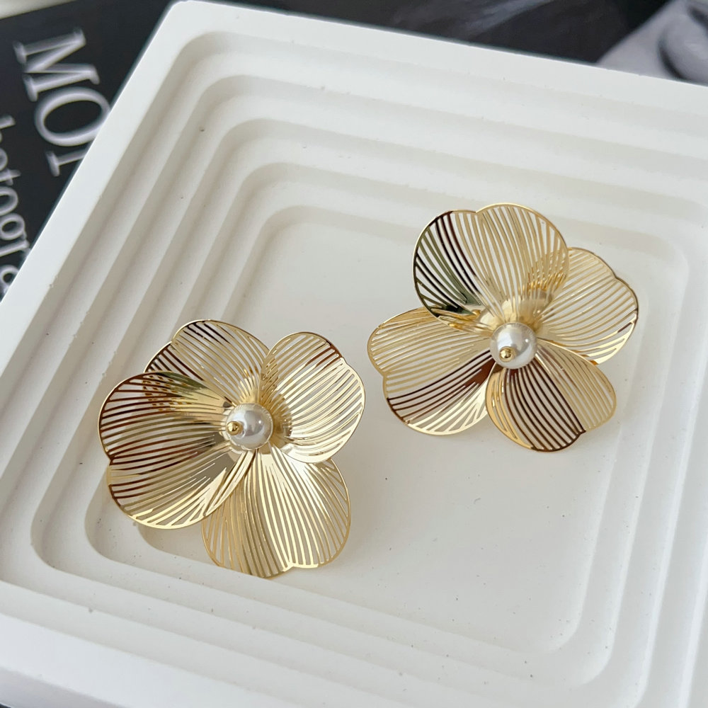 Simple metal flower earrings