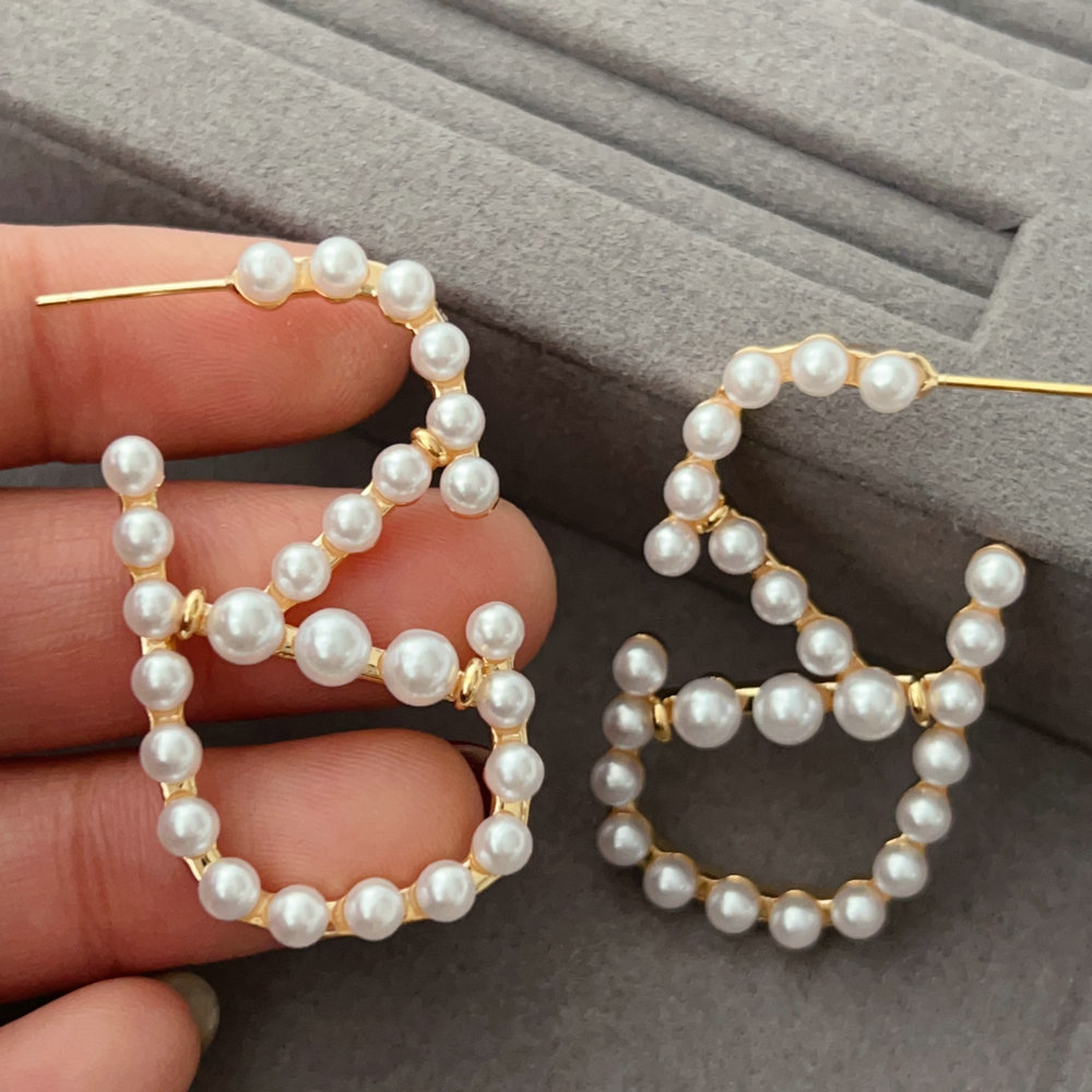 Brand pearl earrings