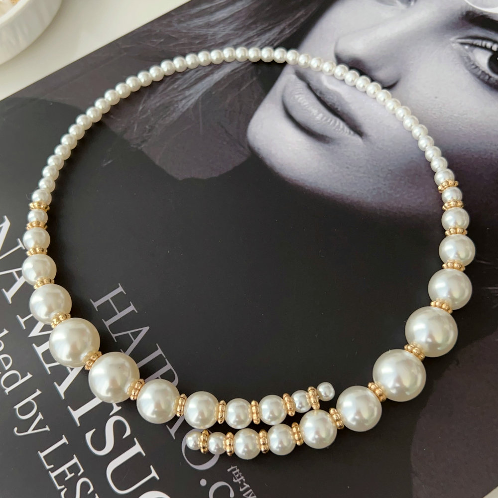 Glass pearl fashion necklace