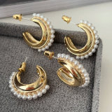 Moon pearl earrings