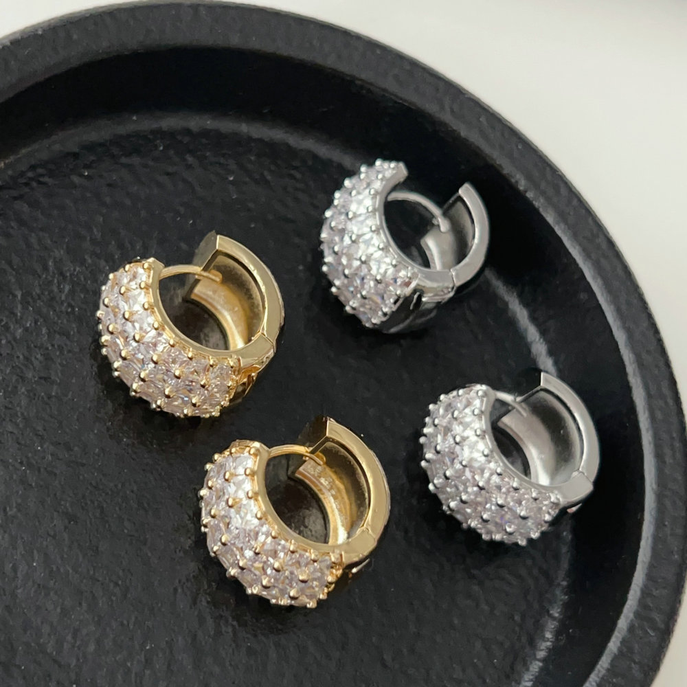 Basic zircon hoop