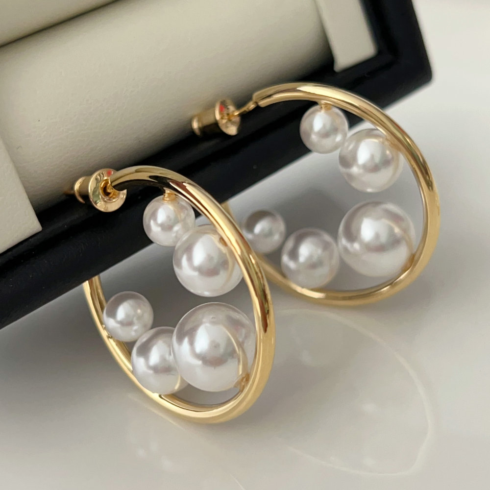 Simple pearl hoop