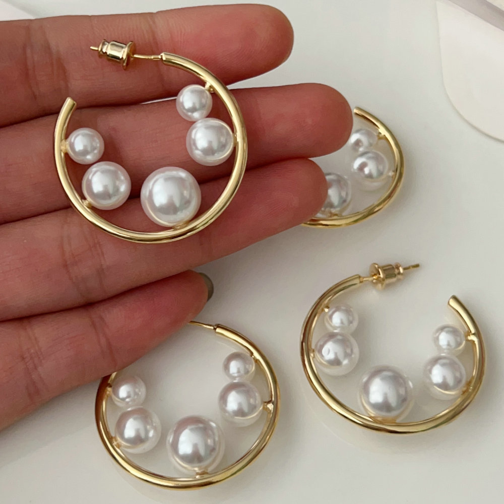 Simple pearl hoop