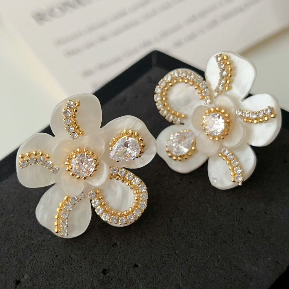 Flower earrings