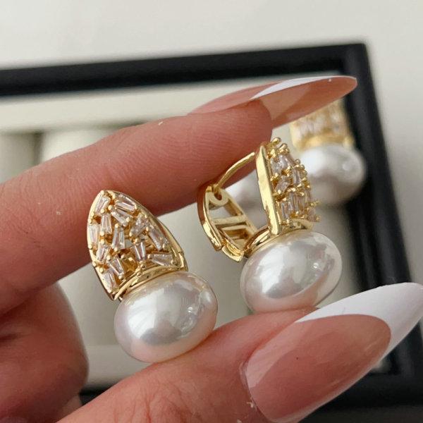 Basic zircon pearl earrings