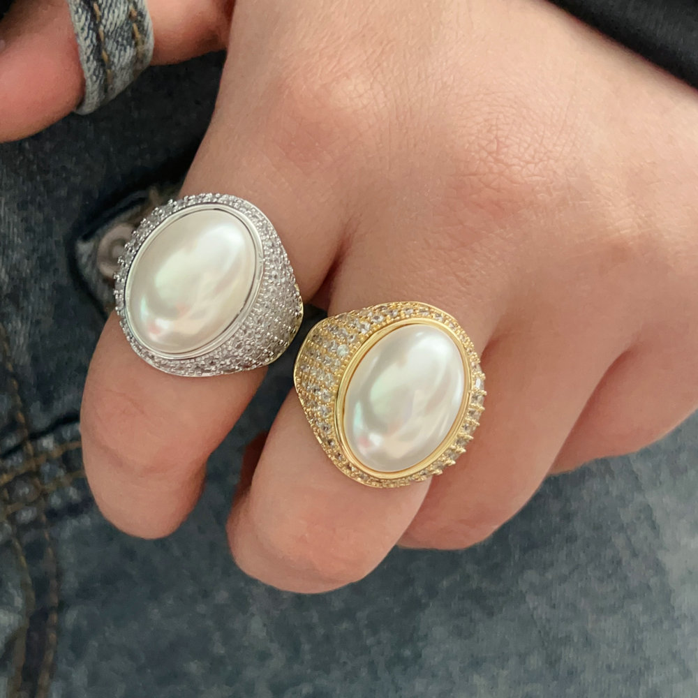 Oval pearl ring