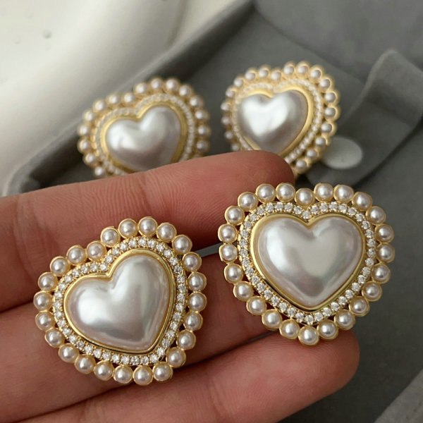Pearl heart earrngs