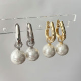 Pearl drop earrings