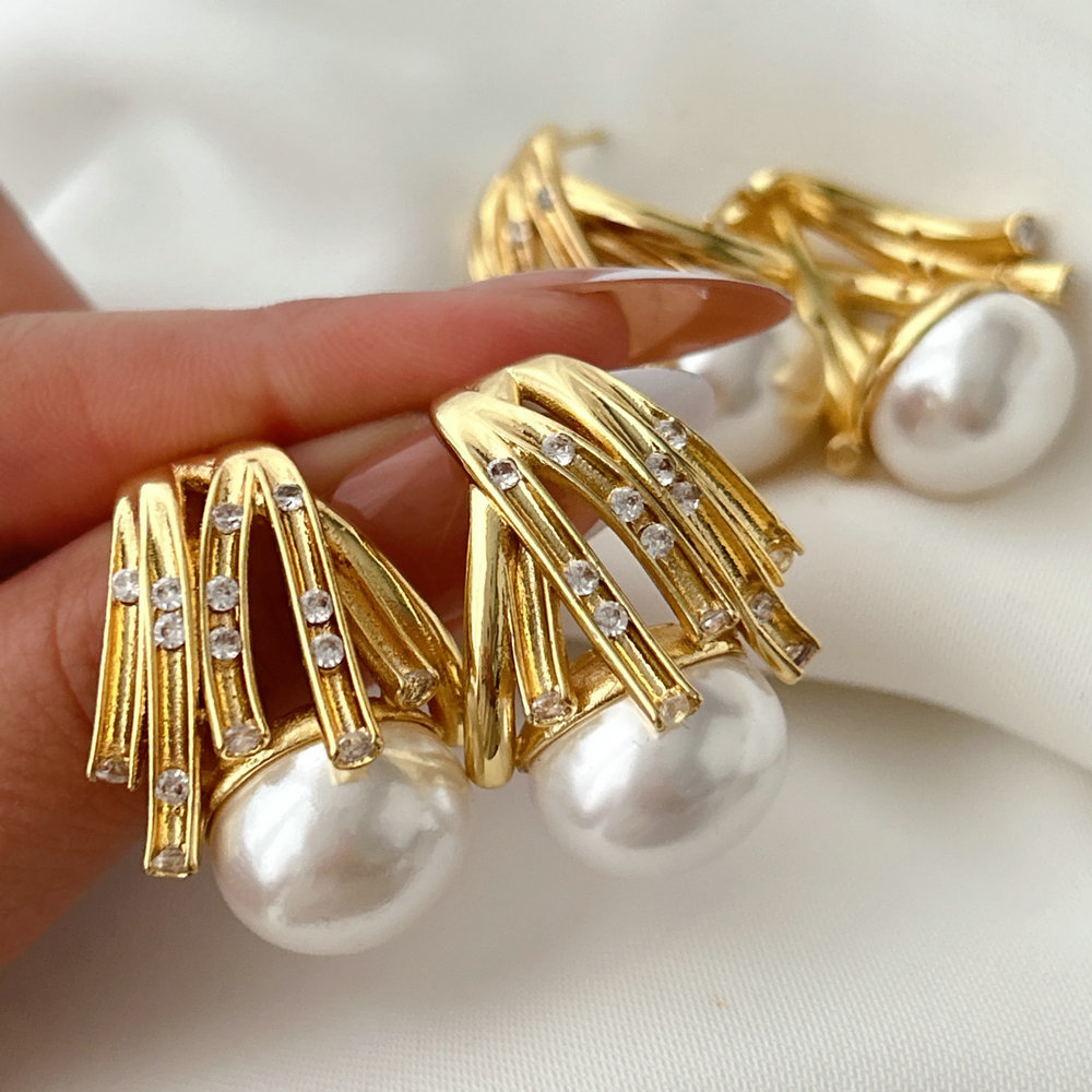 Pearl fashion earrings