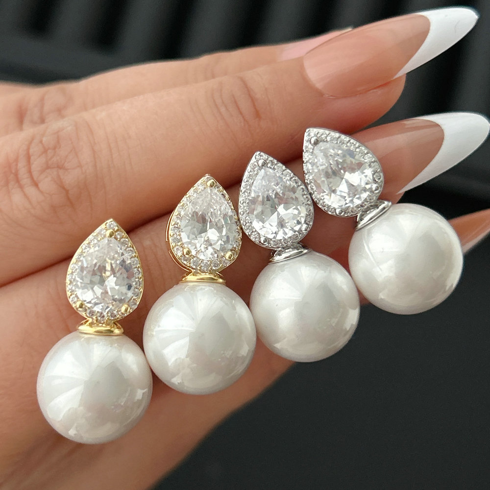 Simple water drop pearl earrings