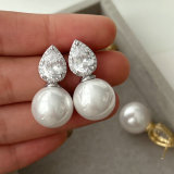 Simple water drop pearl earrings