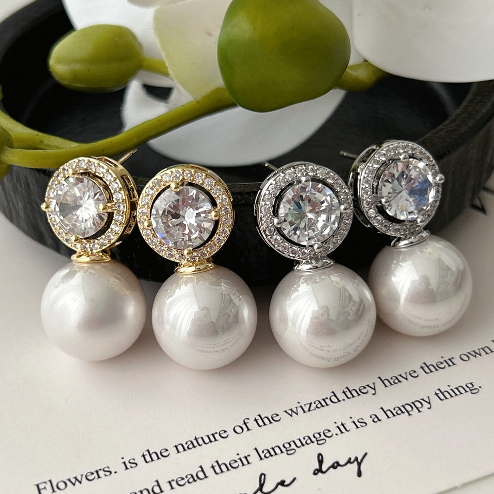 Round pearl earrings