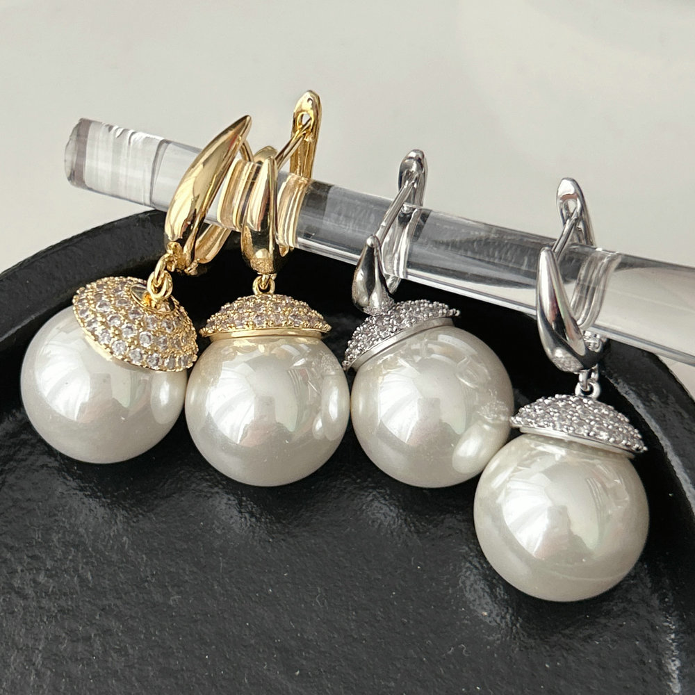 Pearl drop earrings