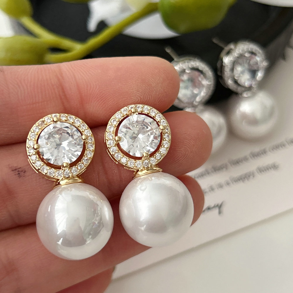Round pearl earrings