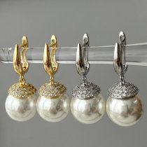 Pearl drop earrings