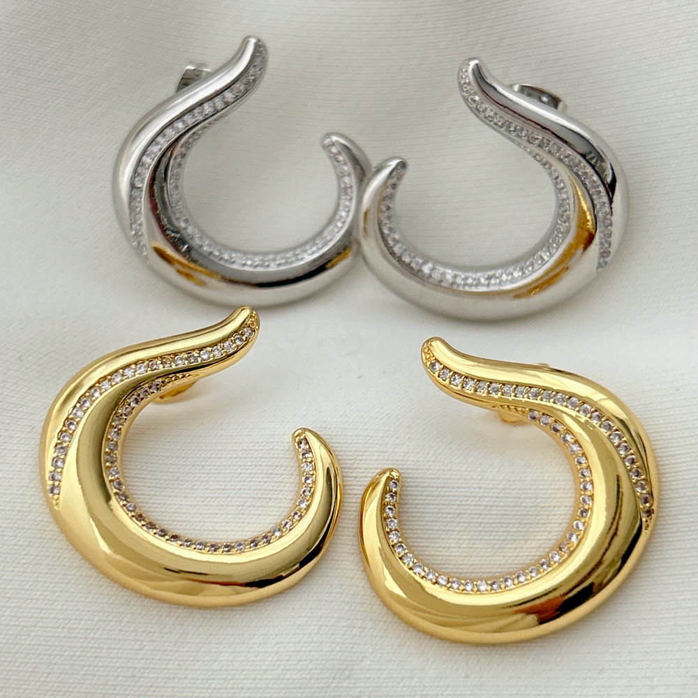 S shape earrings