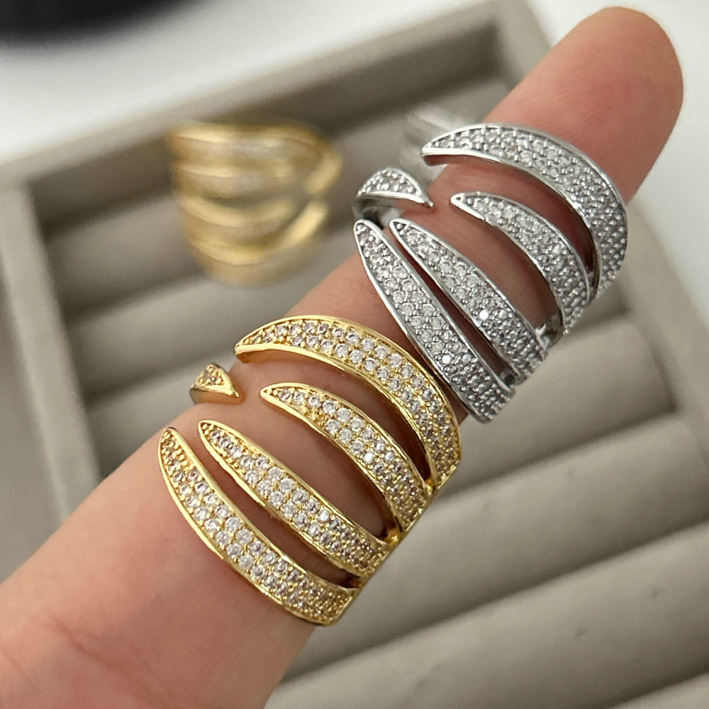 Chunky zircon ring
