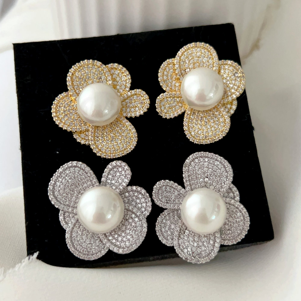 Pearl zircon flower earrings