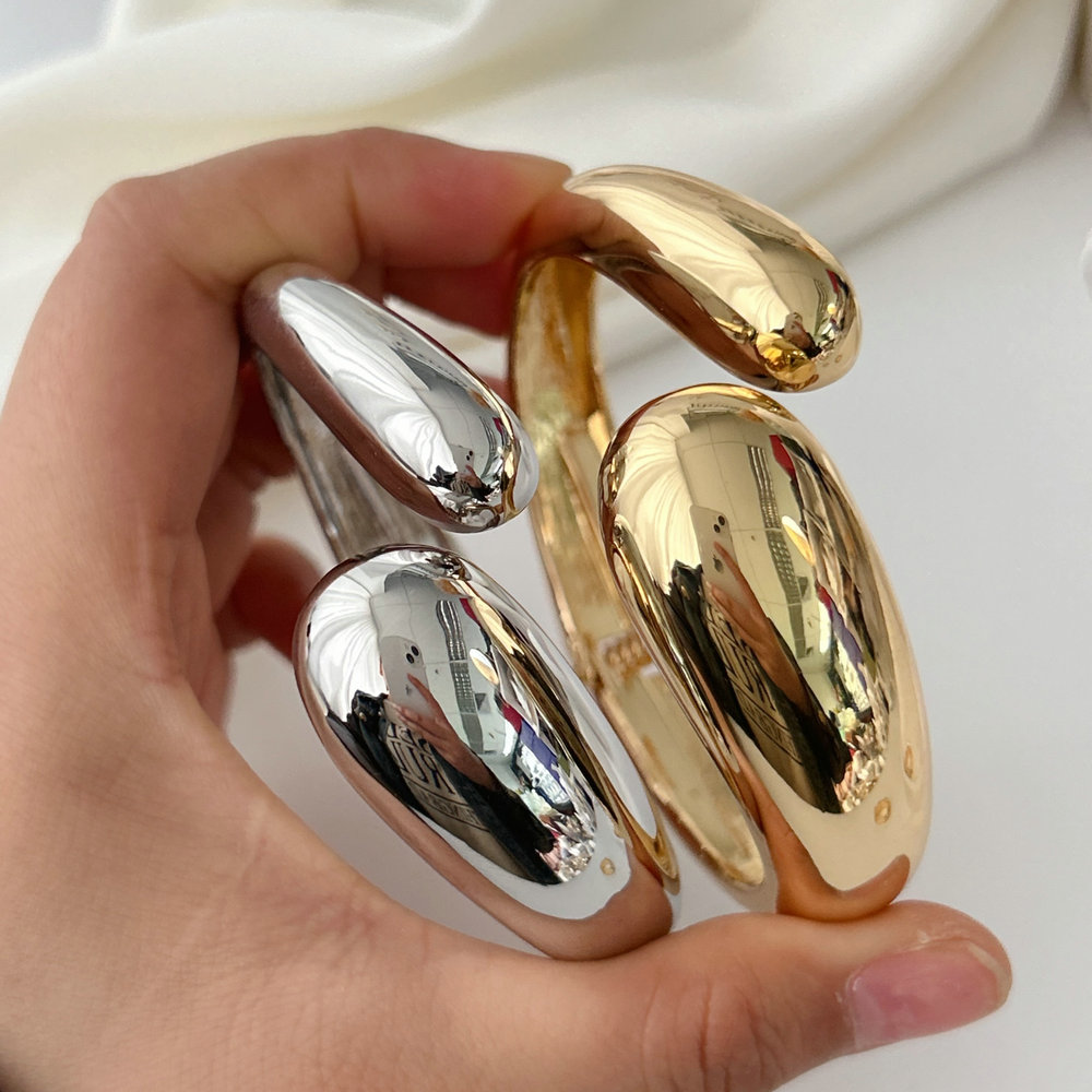 Metal chunky cuff