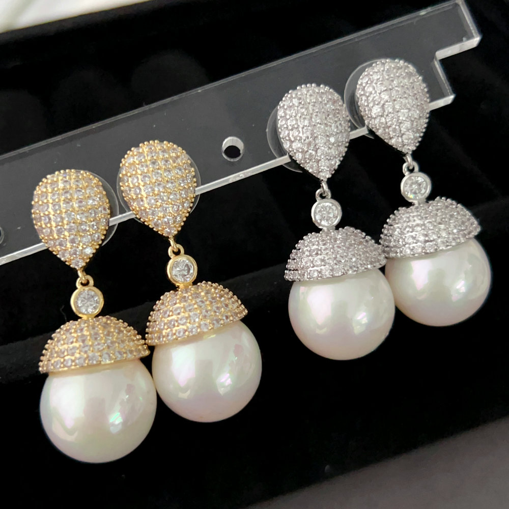 Pearl drop earrings