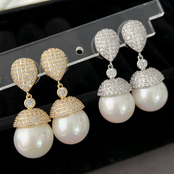 Pearl drop earrings