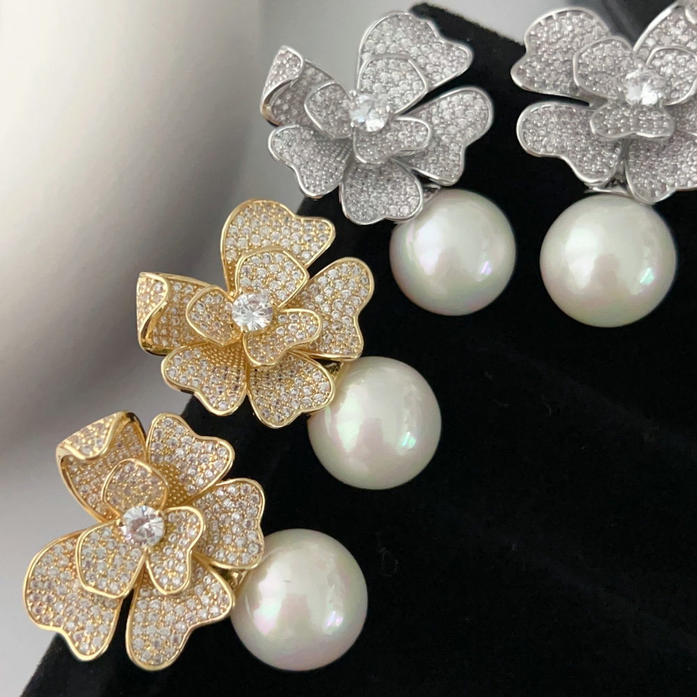Pearl flower earrings