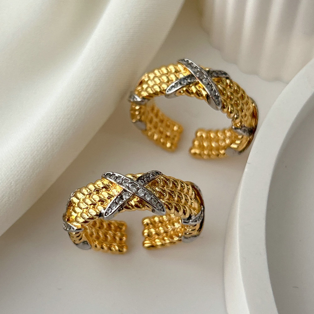 Pave cross ring