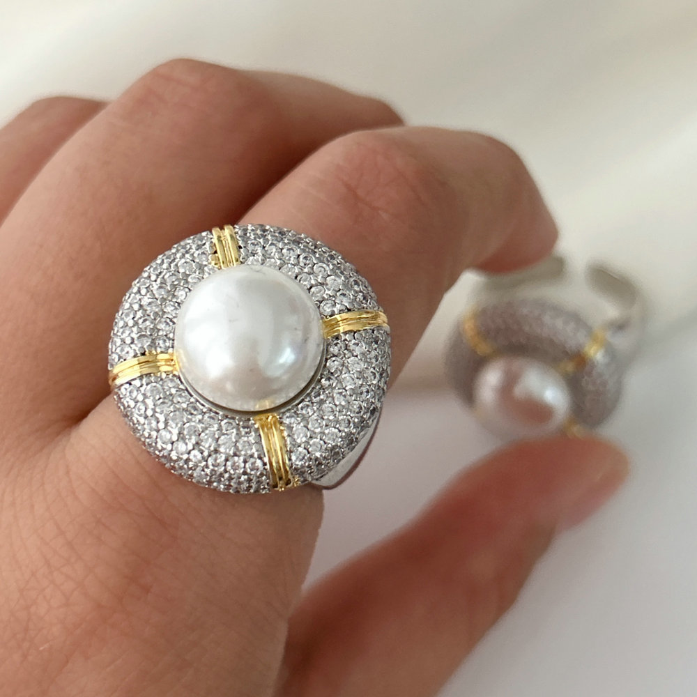 Chunky pearl ring