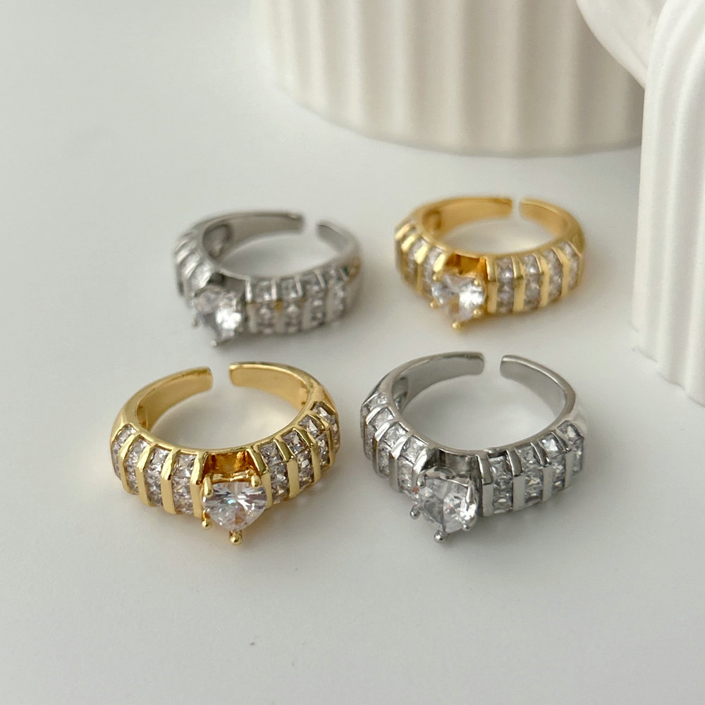 Pave heart ring