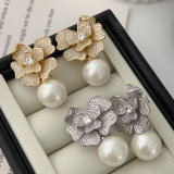 Pearl flower earrings