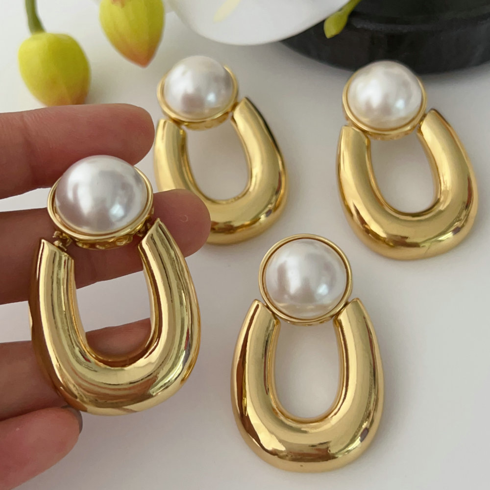 Square pearl earrings