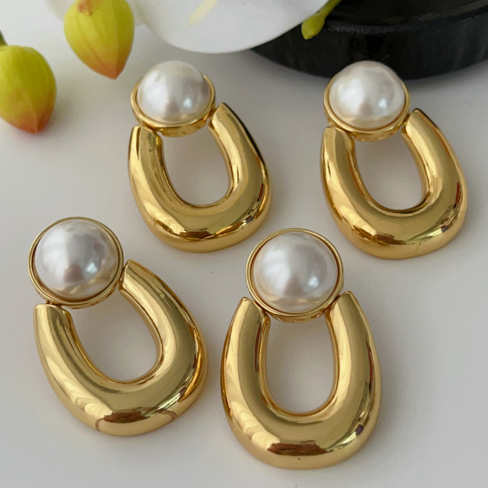 Square pearl earrings