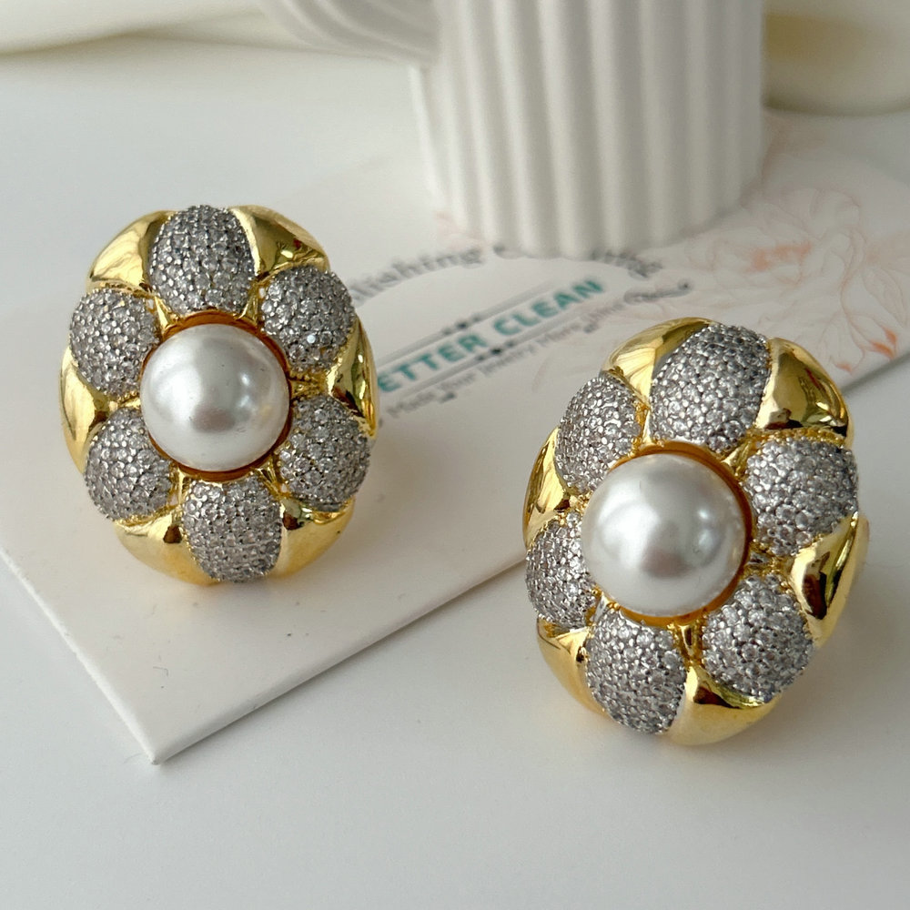 Chunky flower pave ring