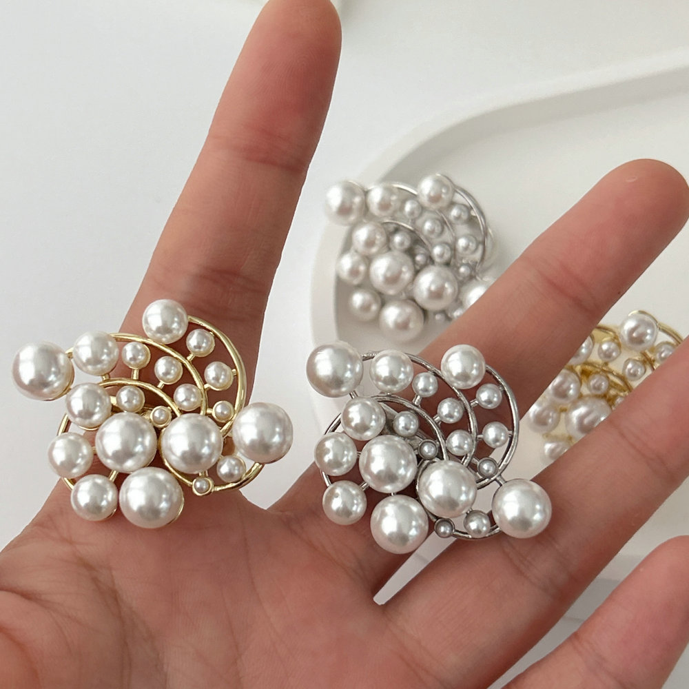 Chunky pearl ring