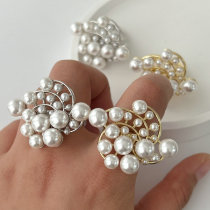 Chunky pearl ring