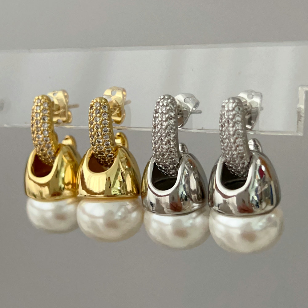 Pearl drop earrings
