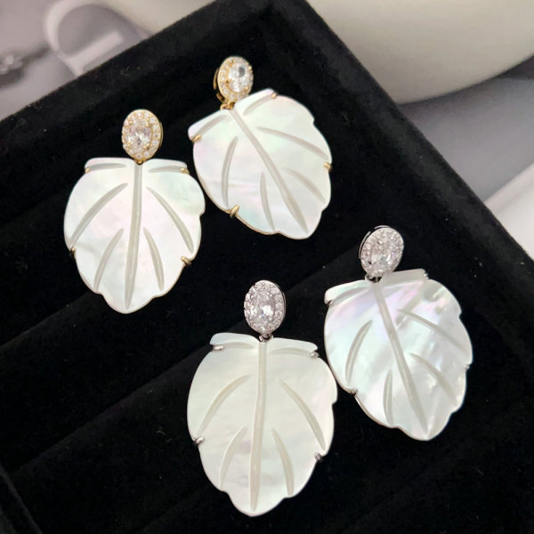 Leaf shell earrings