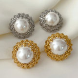 Flower round pearl earrings