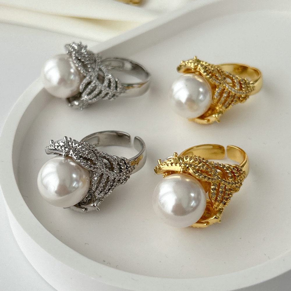 Pave leaf pearl ring