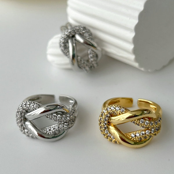 Pave knot ring