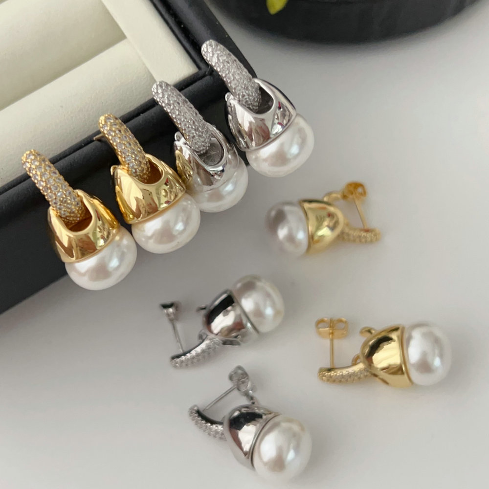 Pearl drop earrings