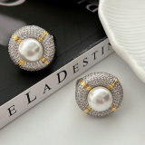 Chunky pearl ring