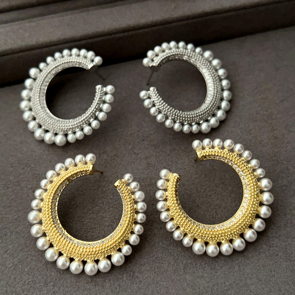 Moon pearl earrings